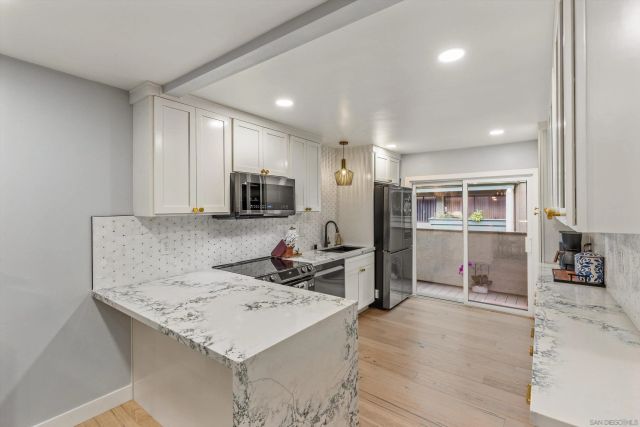 3320 Caminito Eastbluff 135, La Jolla, CA 92037