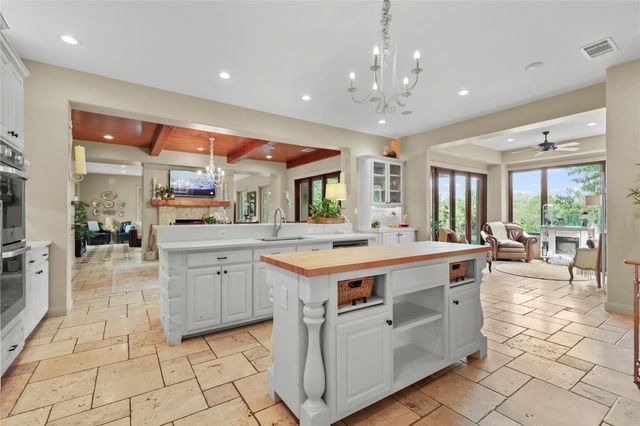 17501 Navigation LN, Lago Vista, TX 78645