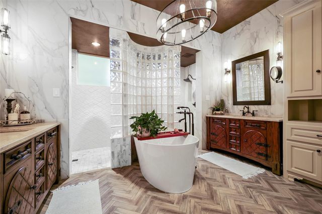 17501 Navigation LN, Lago Vista, TX 78645