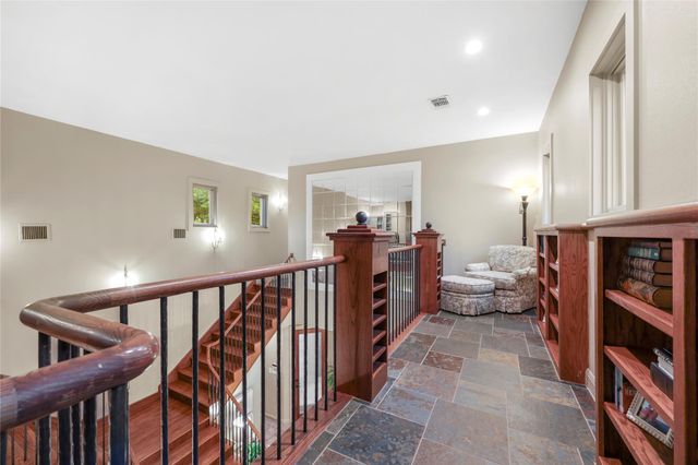17501 Navigation LN, Lago Vista, TX 78645