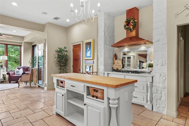 17501 Navigation LN, Lago Vista, TX 78645