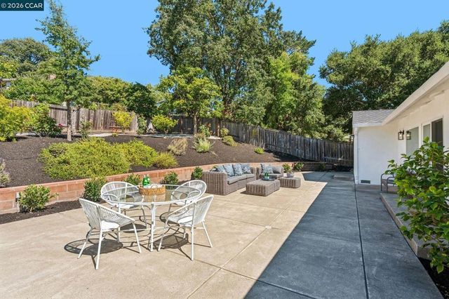 414 Castello Rd, Lafayette, CA 94549