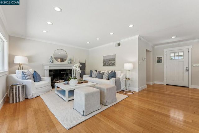 414 Castello Rd, Lafayette, CA 94549