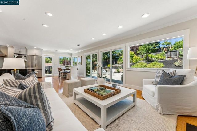 414 Castello Rd, Lafayette, CA 94549