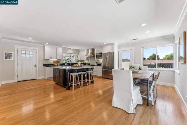 414 Castello Rd, Lafayette, CA 94549