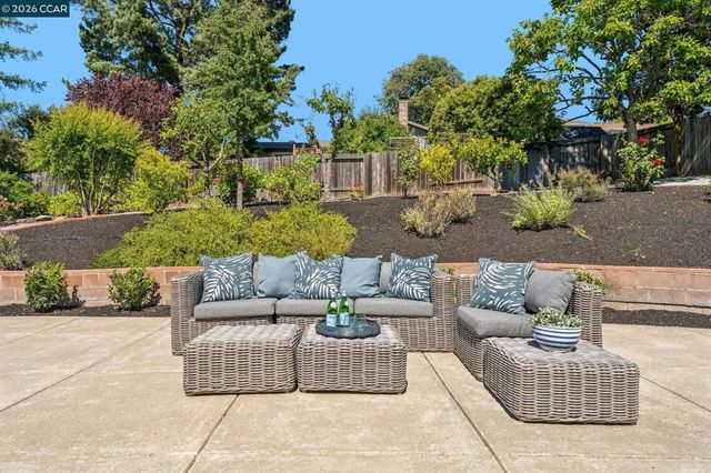 414 Castello Rd, Lafayette, CA 94549