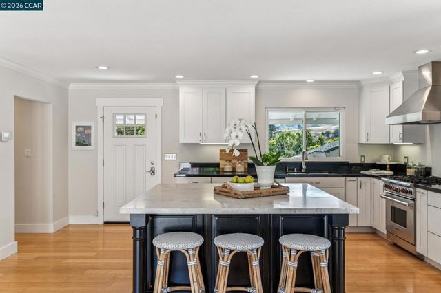 414 Castello Rd, Lafayette, CA 94549