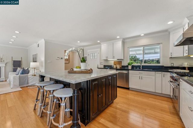 414 Castello Rd, Lafayette, CA 94549