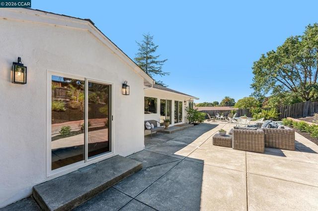 414 Castello Rd, Lafayette, CA 94549