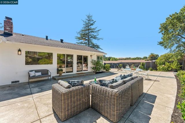 414 Castello Rd, Lafayette, CA 94549