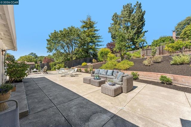 414 Castello Rd, Lafayette, CA 94549