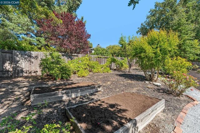 414 Castello Rd, Lafayette, CA 94549