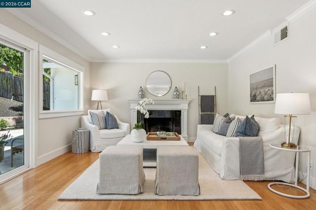 414 Castello Rd, Lafayette, CA 94549