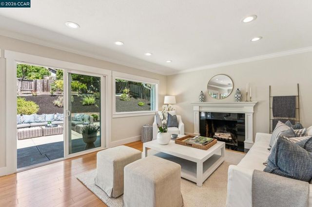 414 Castello Rd, Lafayette, CA 94549