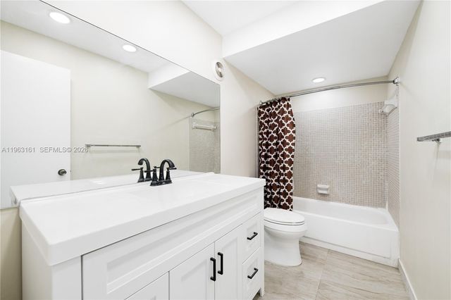 16740 NE 9th Ave 211, North Miami Beach, FL 33162