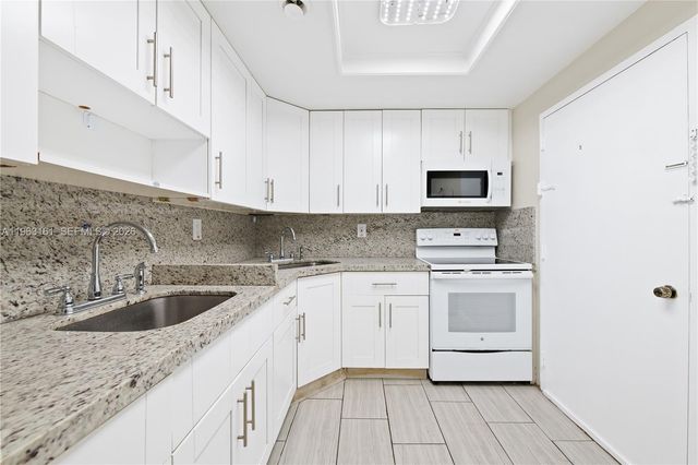 16740 NE 9th Ave 211, North Miami Beach, FL 33162