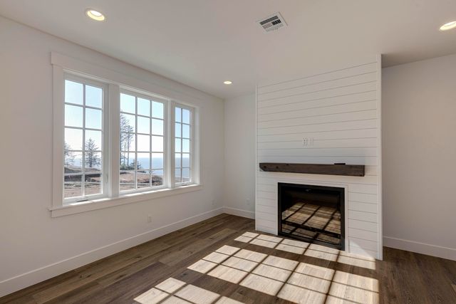 425 NE Moonwake Lane 18, Depoe Bay, OR 97341