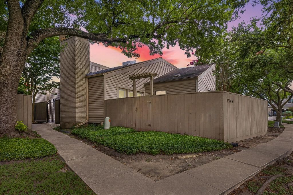 1344 Chardonnay Drive, Houston, TX 77077