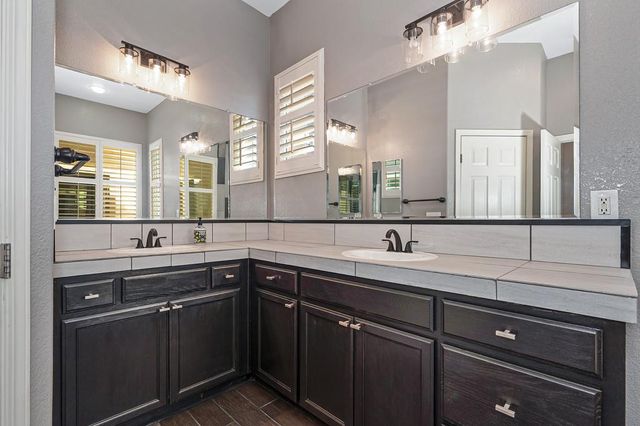 562 Stetson Dr, Oakdale, CA 95361