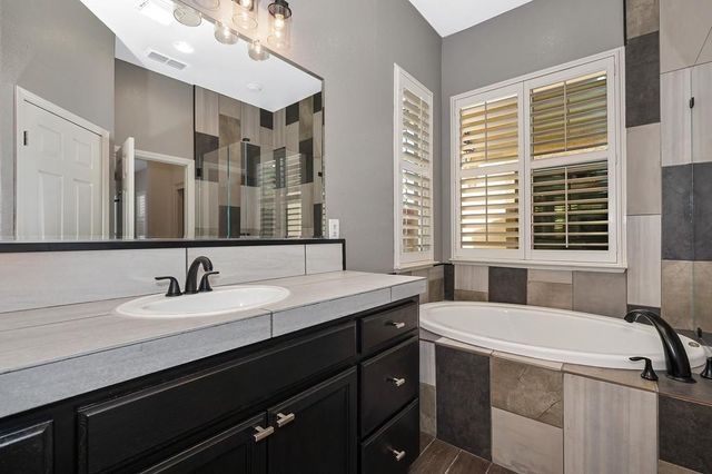 562 Stetson Dr, Oakdale, CA 95361