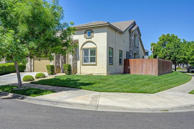 562 Stetson Dr, Oakdale, CA 95361