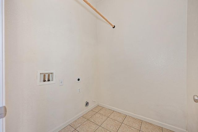 562 Stetson Dr, Oakdale, CA 95361