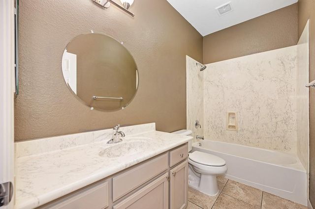 562 Stetson Dr, Oakdale, CA 95361