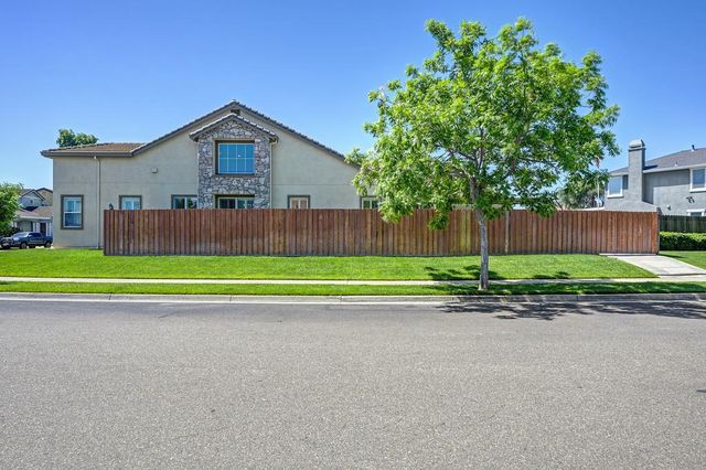 562 Stetson Dr, Oakdale, CA 95361