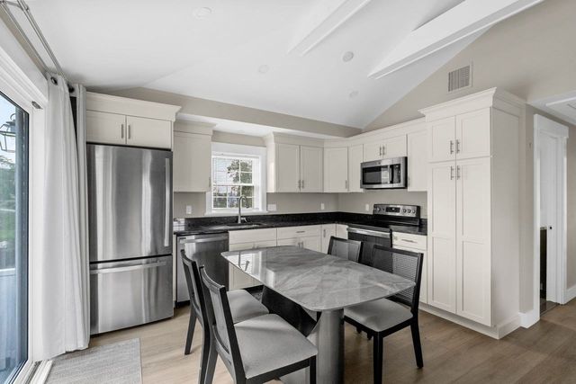 550 Jerusalem Rd 6, Cohasset, MA 02025