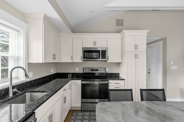 550 Jerusalem Rd 6, Cohasset, MA 02025