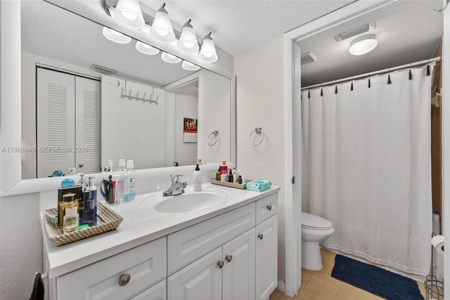 2890 N Oakland Forest Dr 308, Oakland Park, FL 33309