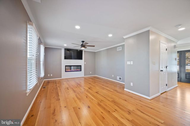 1105 VILLAGE GATE DR, Mount Airy, MD 21771