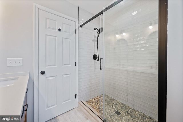 1105 VILLAGE GATE DR, Mount Airy, MD 21771