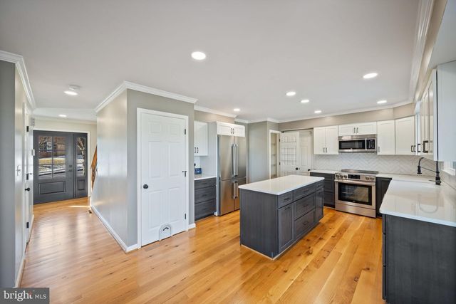 1105 VILLAGE GATE DR, Mount Airy, MD 21771