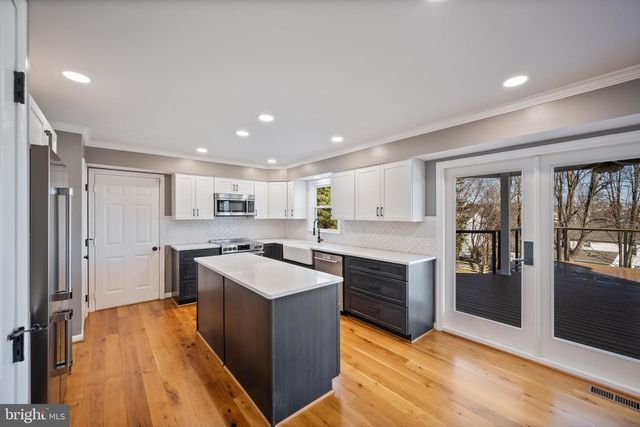 1105 VILLAGE GATE DR, Mount Airy, MD 21771