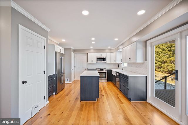 1105 VILLAGE GATE DR, Mount Airy, MD 21771