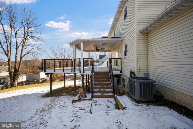 1105 VILLAGE GATE DR, Mount Airy, MD 21771