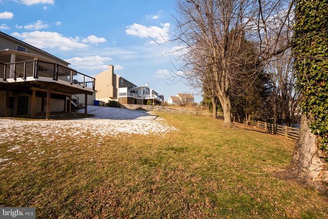 1105 VILLAGE GATE DR, Mount Airy, MD 21771