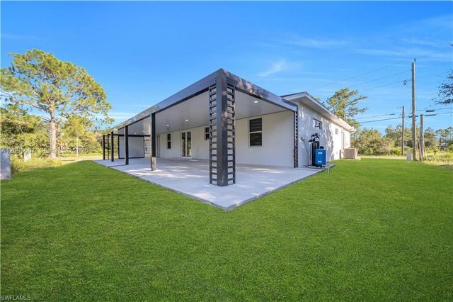 105 15 ST E, Lehigh Acres, FL 33972