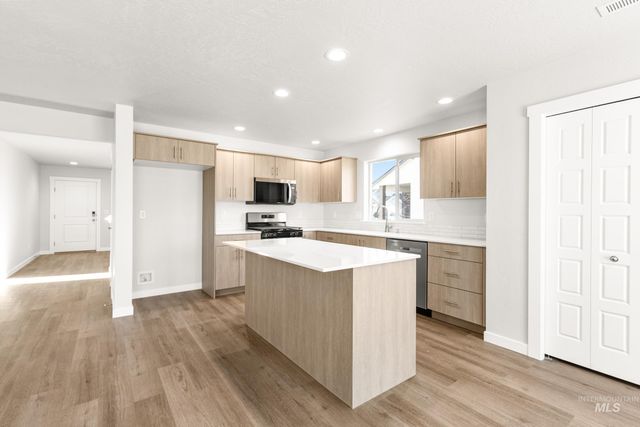 17649 N Boone Peak Ave, Nampa, ID 83687