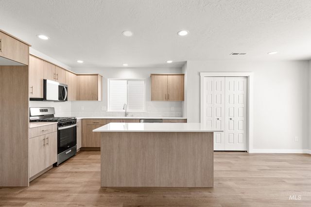 17649 N Boone Peak Ave, Nampa, ID 83687