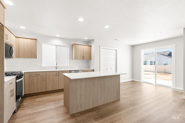 17649 N Boone Peak Ave, Nampa, ID 83687