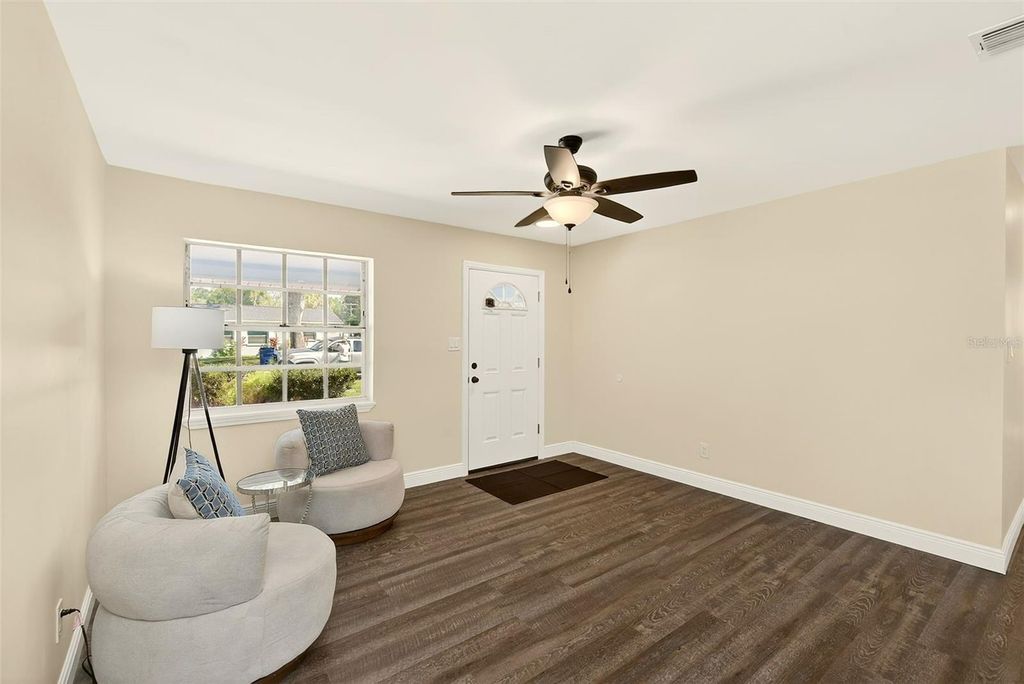 Image 11 of property listing at 4102 W BAY VISTA AVENUE, Tampa, FL 33611