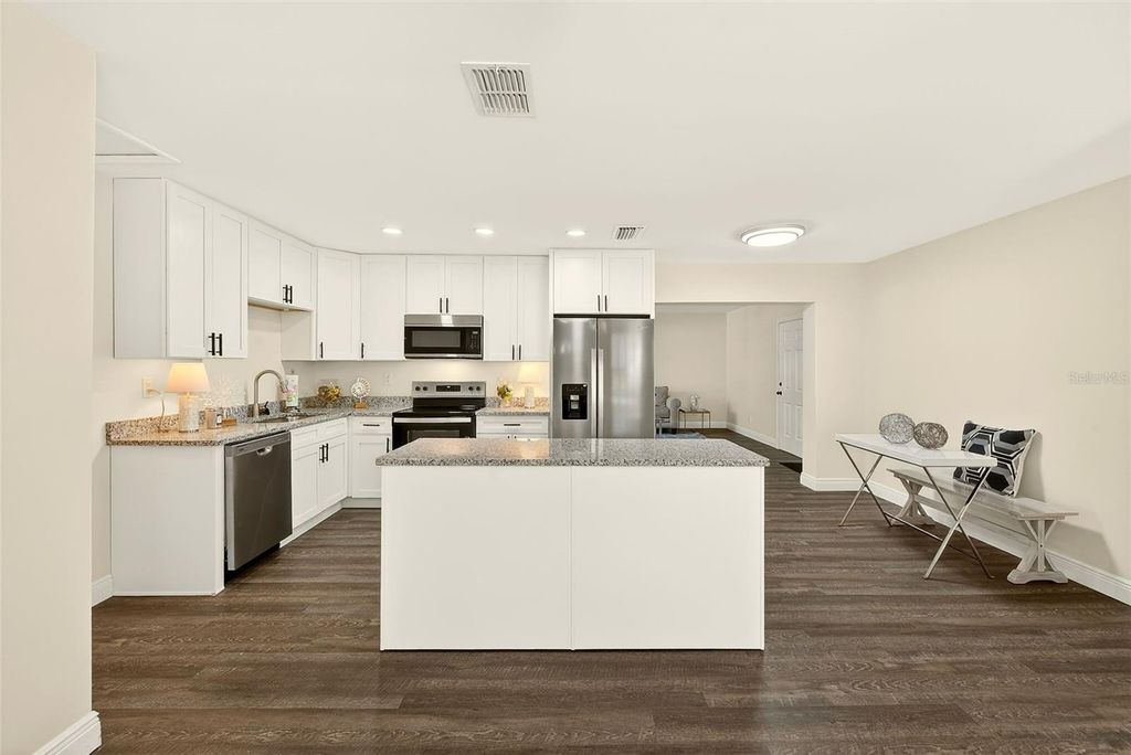 Image 12 of property listing at 4102 W BAY VISTA AVENUE, Tampa, FL 33611