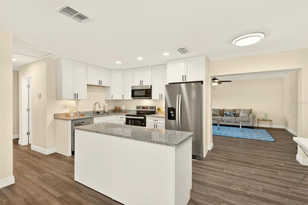 Image 13 of property listing at 4102 W BAY VISTA AVENUE, Tampa, FL 33611