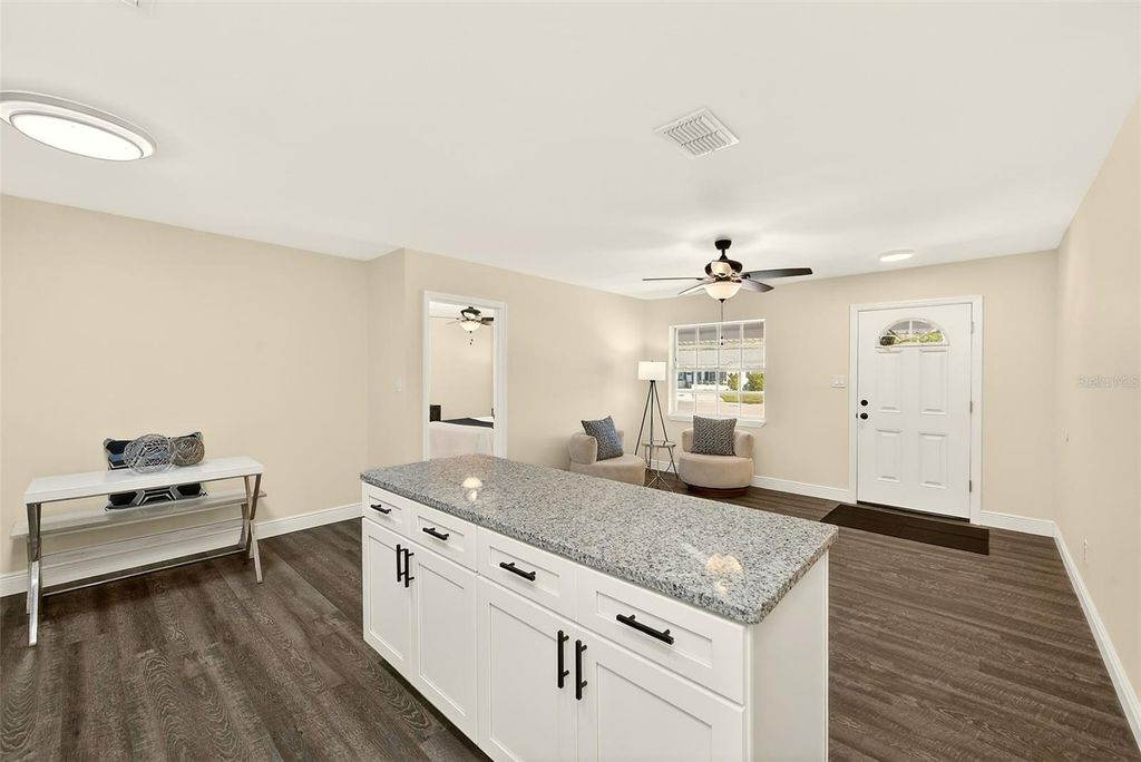 Image 16 of property listing at 4102 W BAY VISTA AVENUE, Tampa, FL 33611