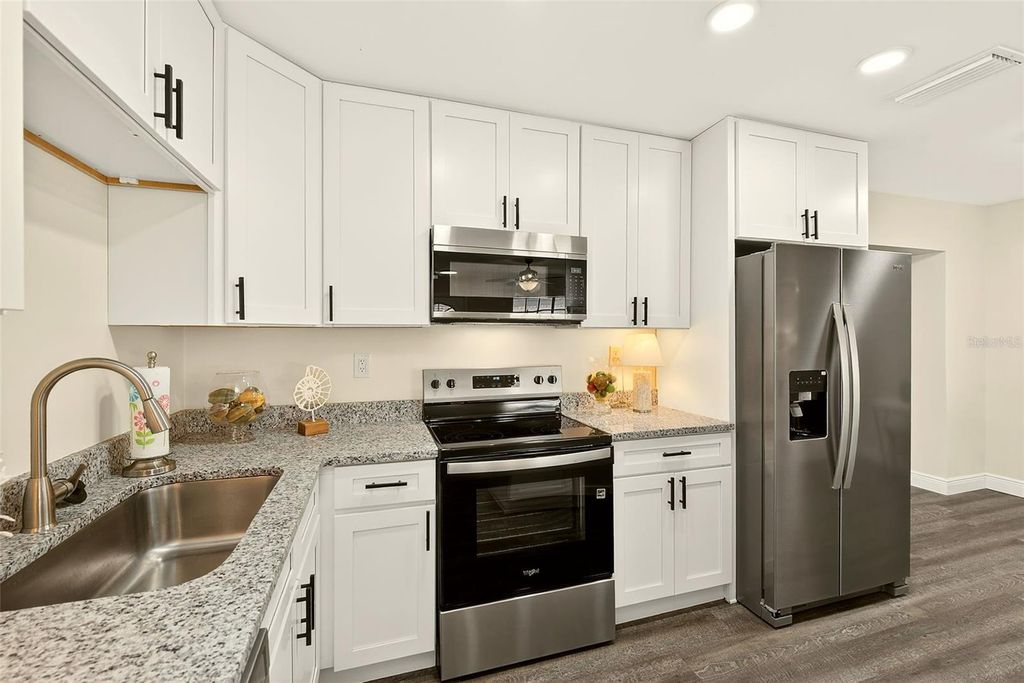 Image 17 of property listing at 4102 W BAY VISTA AVENUE, Tampa, FL 33611