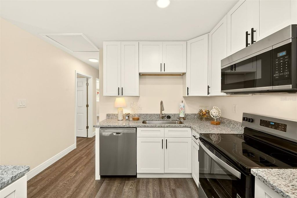 Image 18 of property listing at 4102 W BAY VISTA AVENUE, Tampa, FL 33611