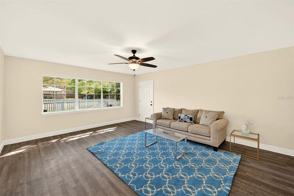 Image 20 of property listing at 4102 W BAY VISTA AVENUE, Tampa, FL 33611