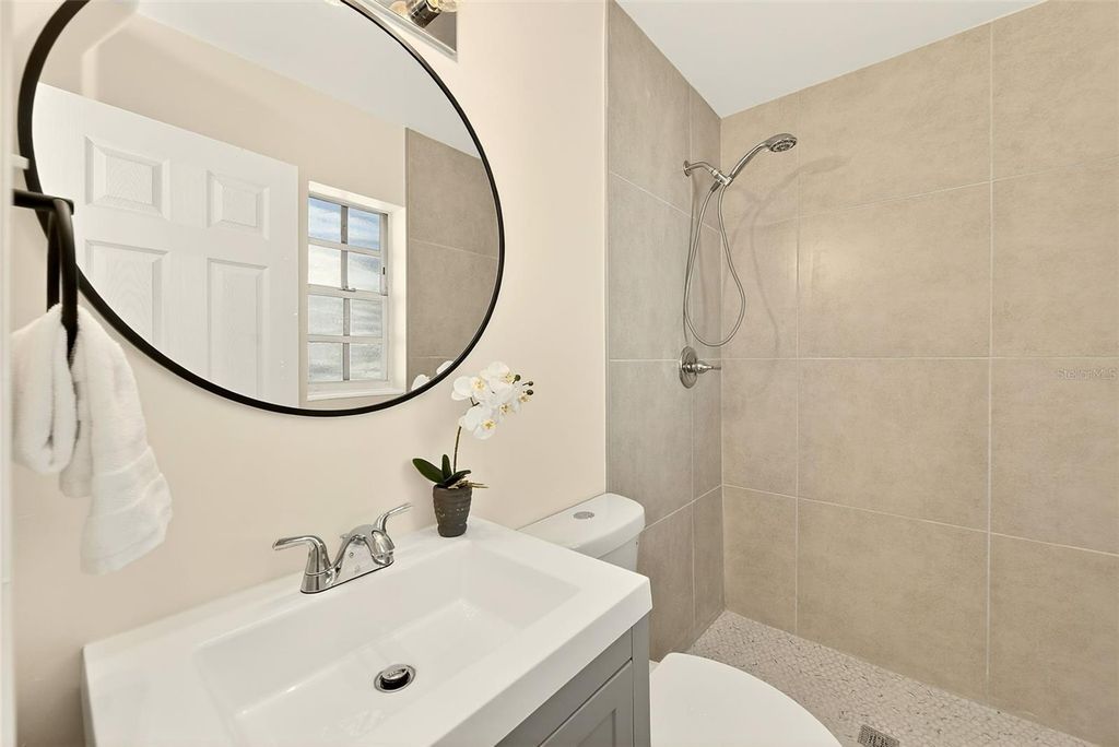 Image 27 of property listing at 4102 W BAY VISTA AVENUE, Tampa, FL 33611